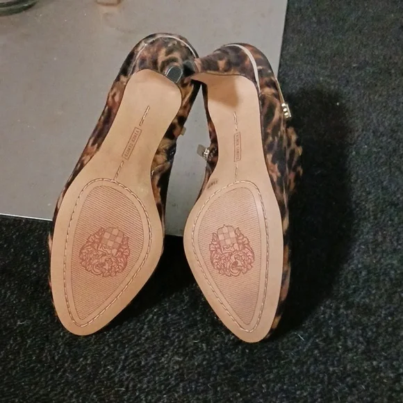 Vince Camuto leopard print heels. 041 - Picture 11 of 11